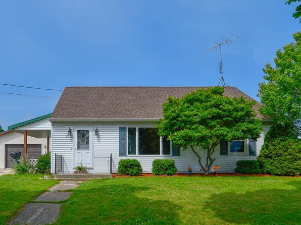303 Church St, Algoma, WI 54201