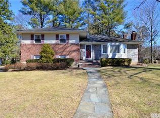1 Karen Rd, Glen Cove, NY 11542