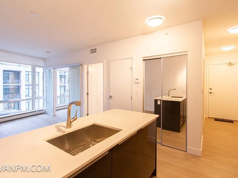 1283 Howe St #701 — Photo 18