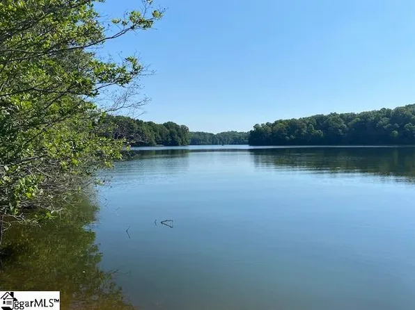 102 Peninsula Dr, Laurens, SC 29360
