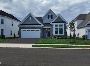 63 Longwood Dr, Monroe Township, NJ 08831