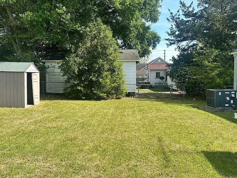 704 E Country Club Dr — Photo 5