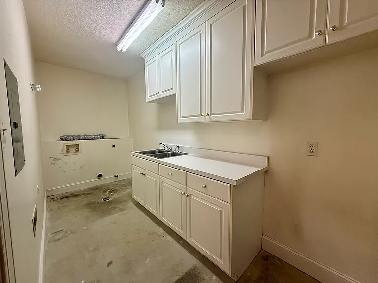 4036 Jaback Dr — Photo 15