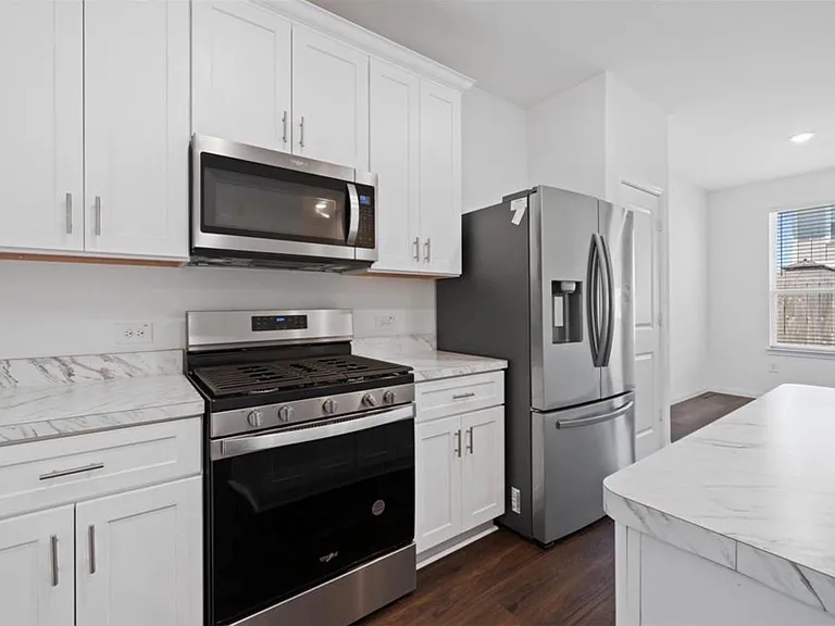 25849 Hedgerow Dr — Photo 4