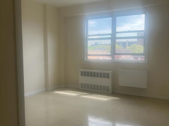 2nd image of 2038 Blackrock Ave #4E