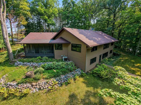 5600 Finnegan Lake Ln, Gillett, WI 54124