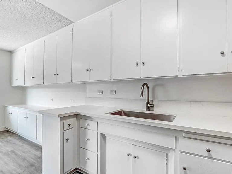 Ethel Avenue Apartments — Photo 51
