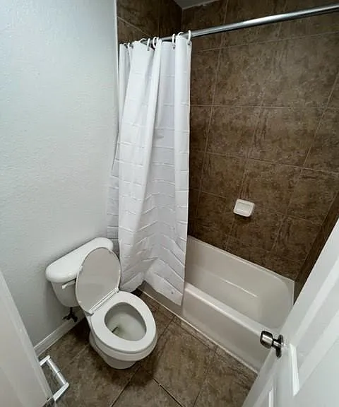 2640 NE 8th Ave #17 — Photo 10