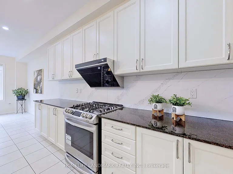 75 Mitchell Pl — Photo 17