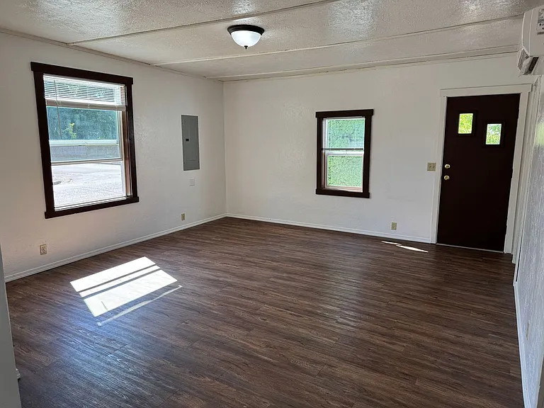 1606 Ash Ave — Photo 6