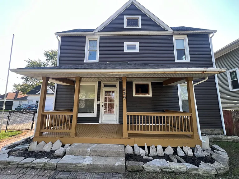 539 W Jefferson St — Photo 1