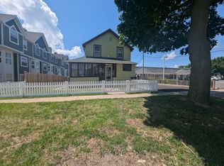 45 E Woodstock St, Crystal Lake, IL 60014