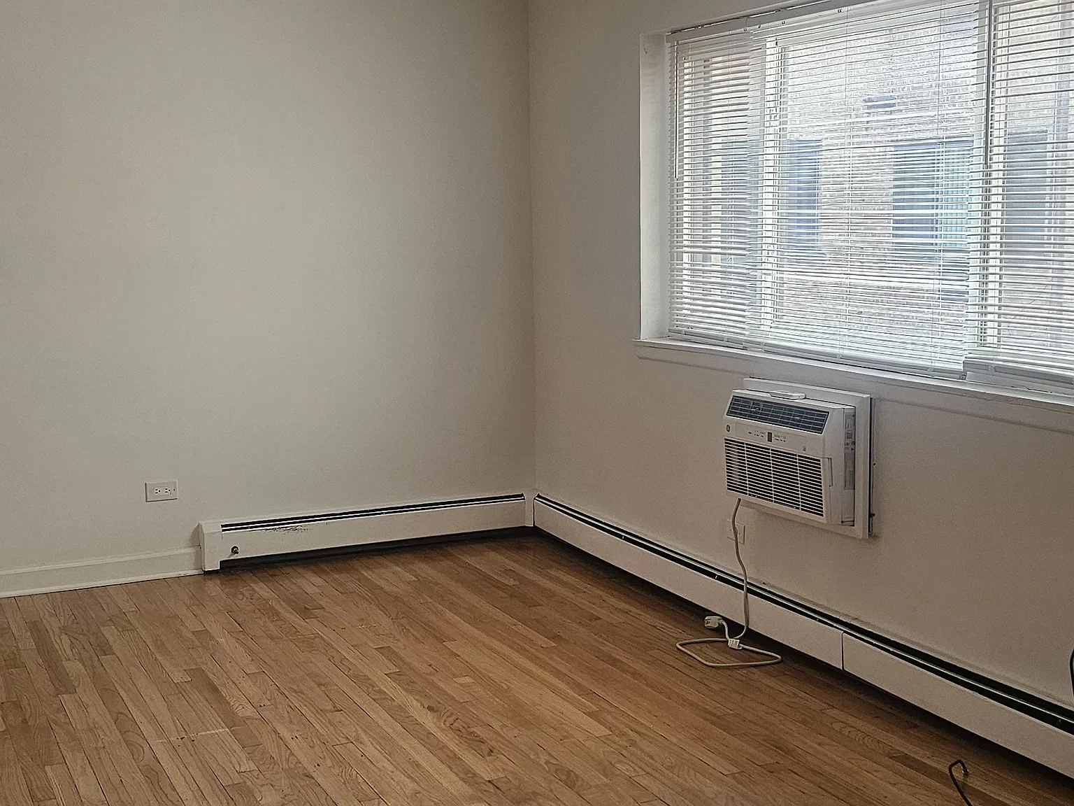 Studio, 550 sqft, $1,295 — Photo 3