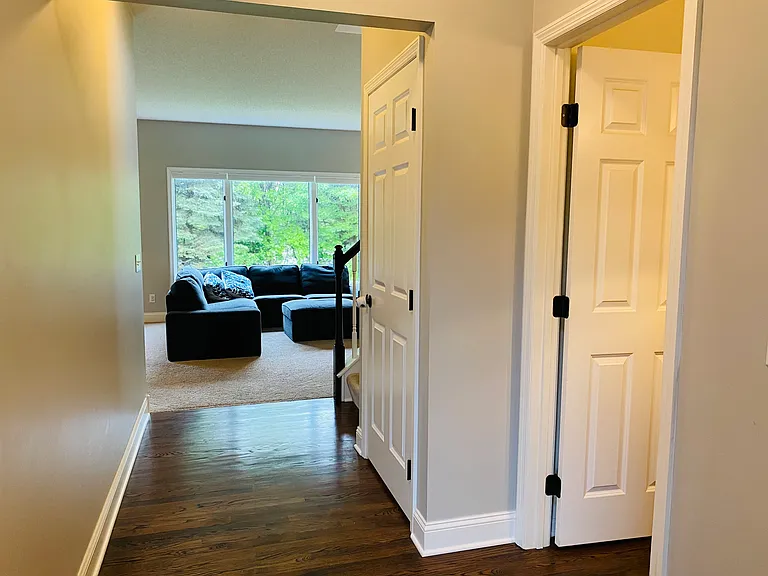 Living Room Entry_06042021