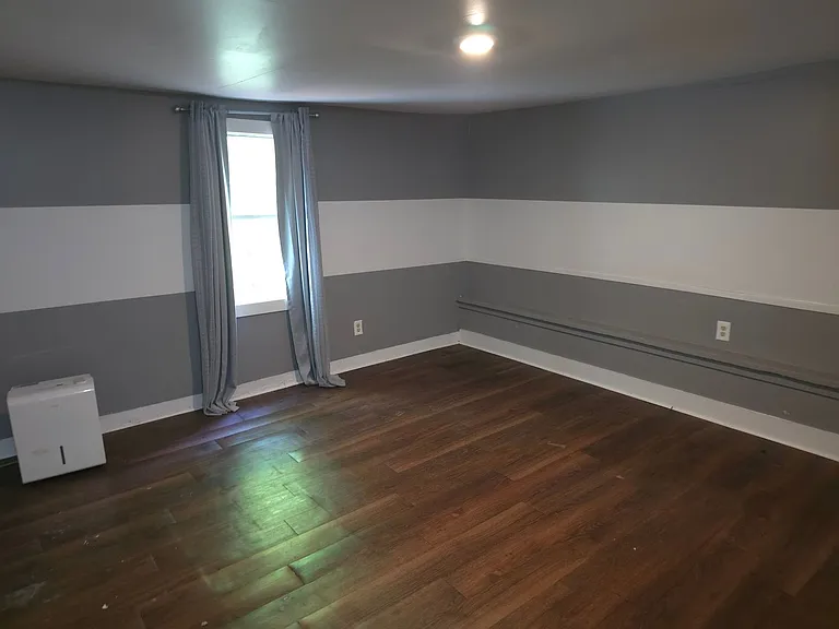 216 Elizabeth Ter — Photo 17