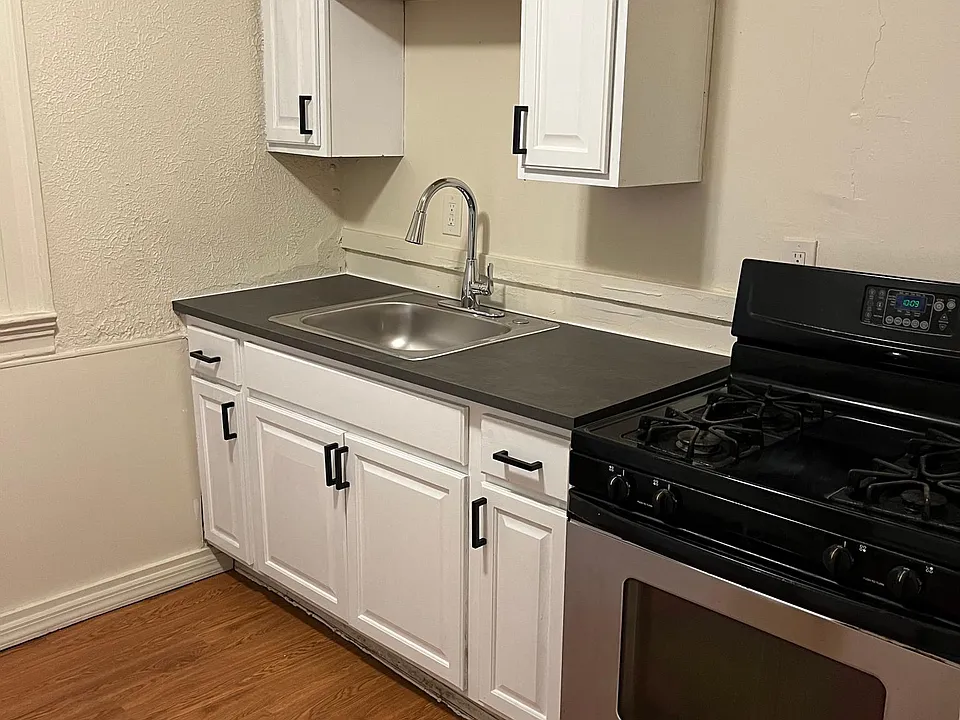 312 Kelly Ave #1
