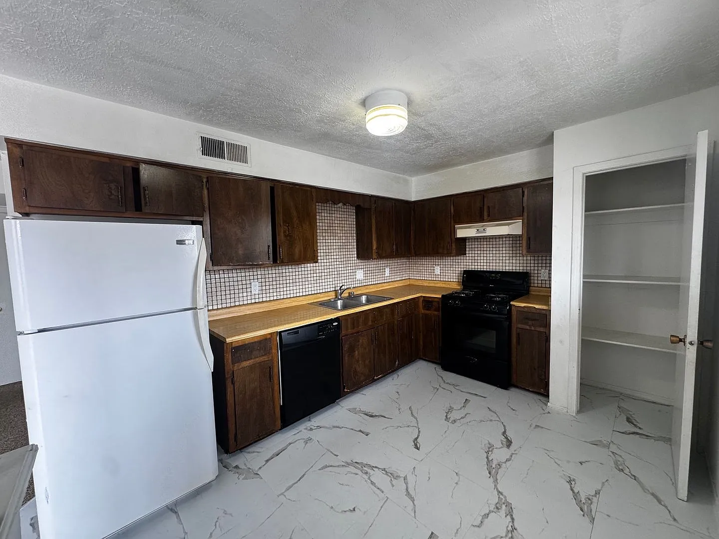 55 Darlene Rd SE — Photo 2