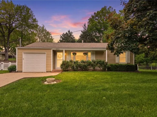 5711 N Amoret Ave, Kansas City, MO 64151
