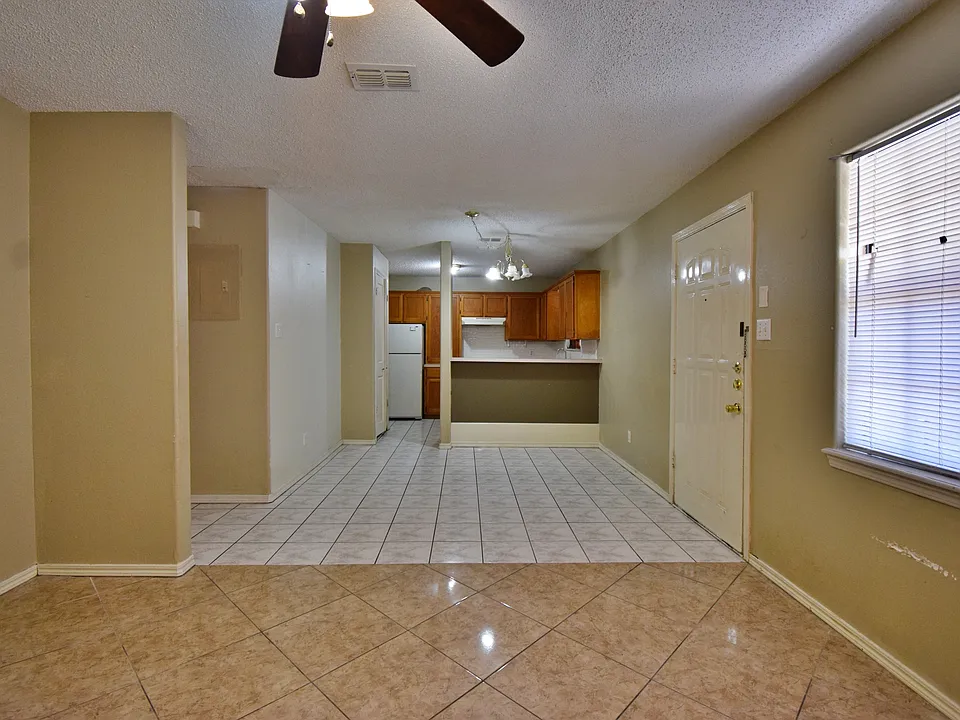 2210 W Elisa Ln