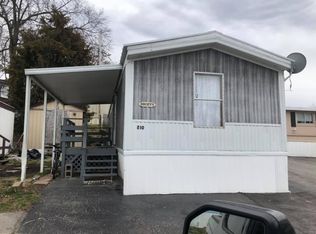 210 Oakleaf Dr, Saint Charles, MO 63301