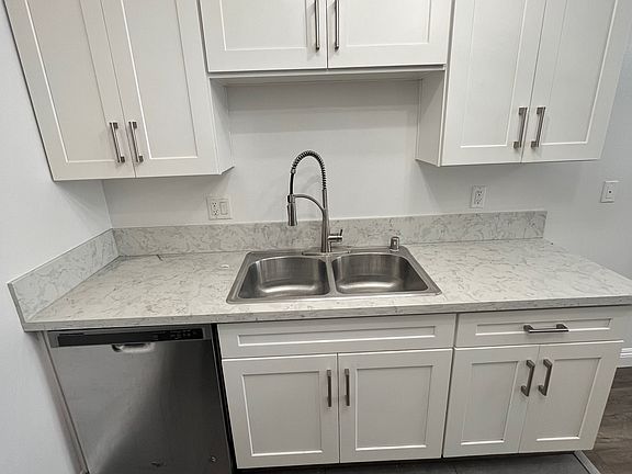 4th image of 419 E Tujunga Ave APT 102