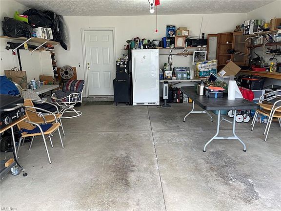 2nd image of 555 Hilltop Terrace Dr