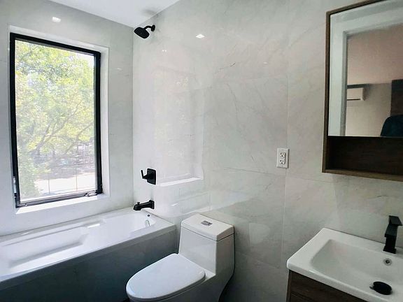 5th image of 225 Halsey St #2V