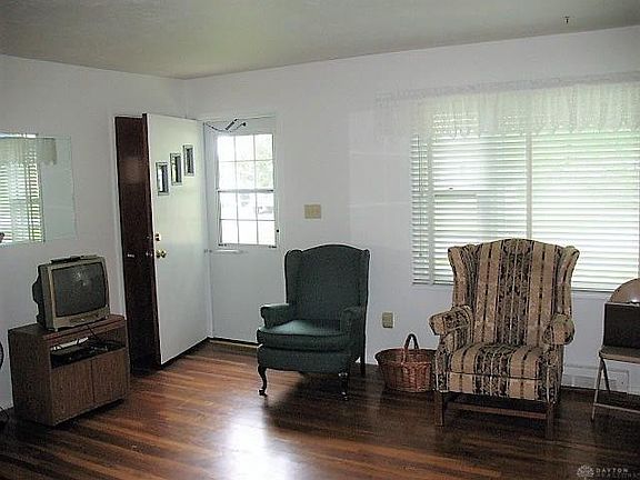 3rd image of 715 Wynwood Ct