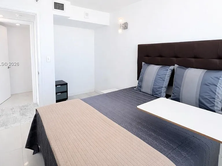 3411 Indian Creek Dr #LPH1401 — Photo 33