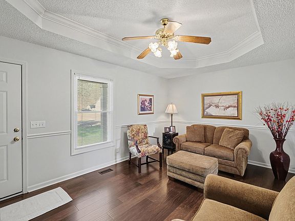 4th image of 1020 Rutledge Dr