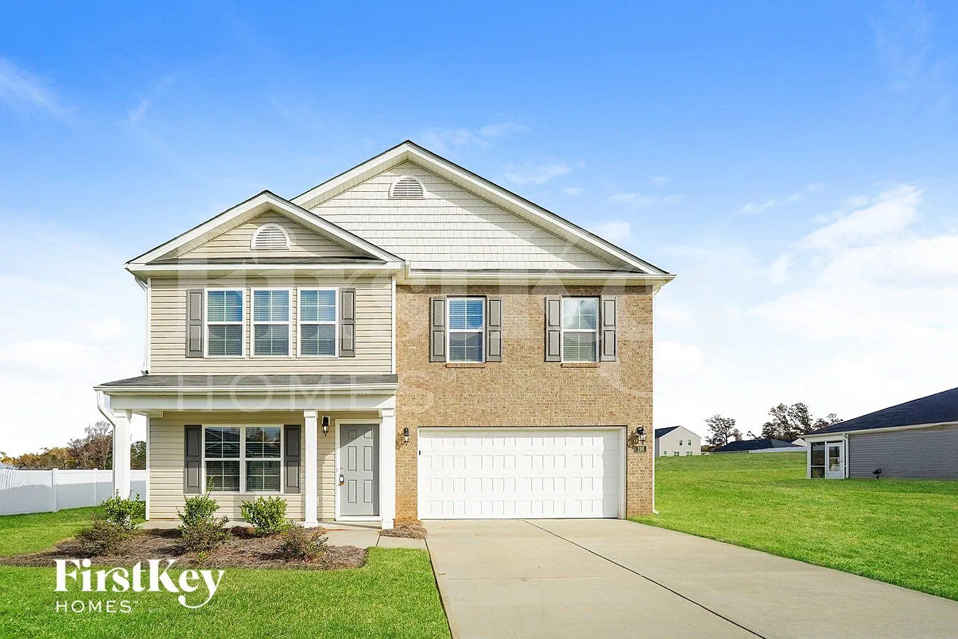 4 bed, 2.5 bath, 2644 sqft, $2,370 — Photo 1