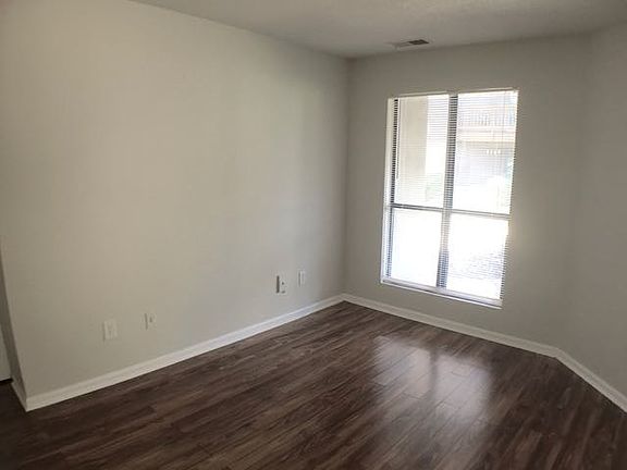 4th image of 8157 Cedar Glen Dr #1