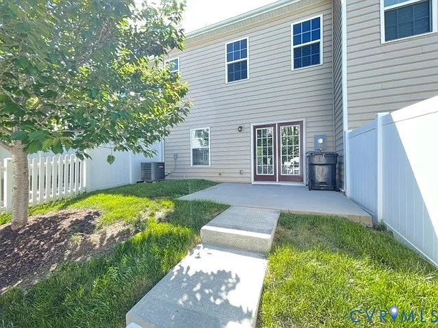 8107 Creekside Village Dr — Photo 3