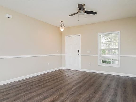 3rd image of 3102 Queen Alexandria Dr