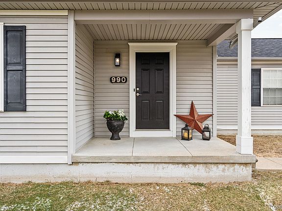 4th image of 990 Waters Edge Ln