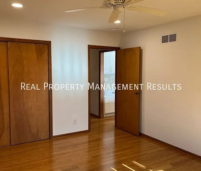 603 W Water St — Photo 12