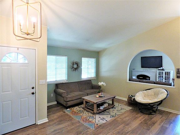 3rd image of 382 Silk Oak Drive
