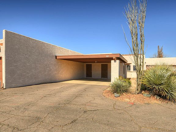 3rd image of 2875 E Weymouth Cir