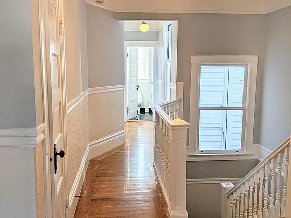 2nd image of 806 York St