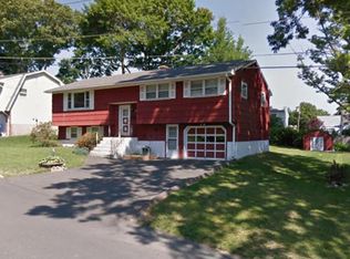 17 Sky Hill Cir, Waterbury, CT 06708