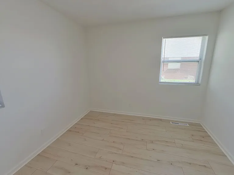 539 N Summitlawn St — Photo 13