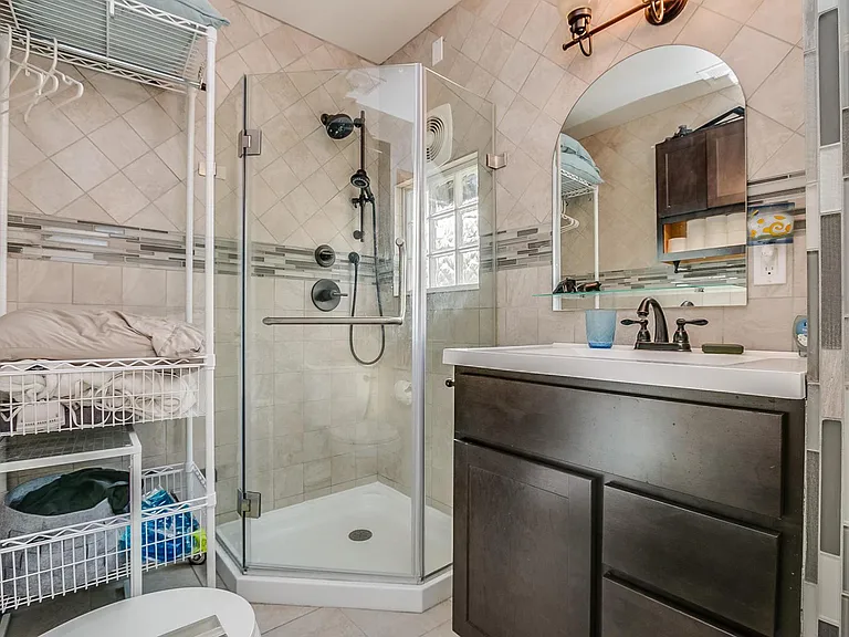 1116 S Farmer Ave — Photo 10