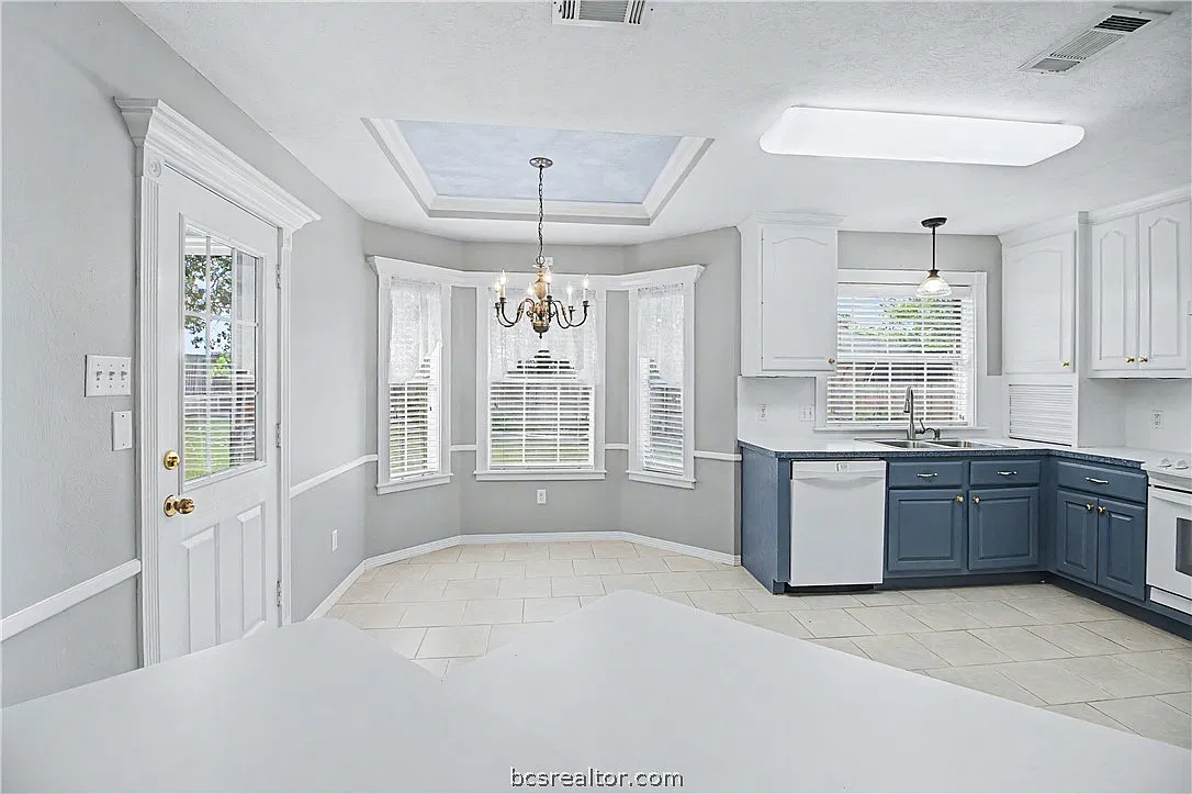 3 bed, 1645 sqft, $2,100 — Photo 4