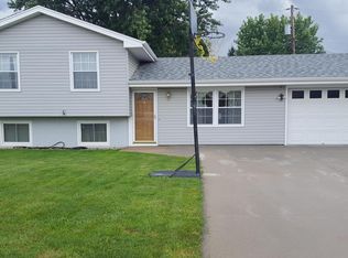 1009 Willow Dr, Carter Lake, IA 51510