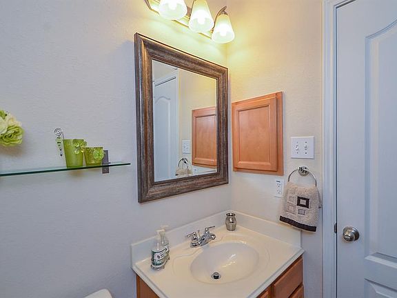 5th image of 25310 Lisburn Dr