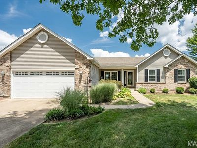 359 Villa Duschene Dr, Warrenton, MO, 63383