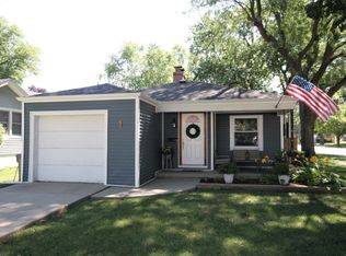 1 N Aldine Ave, Elgin, IL 60123