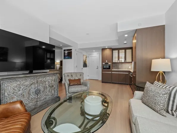 100 Lovejoy Wharf Unit 5L, Boston, MA 02114