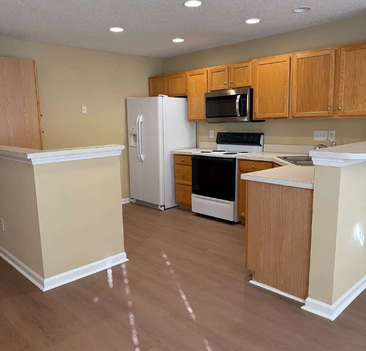 2 bed, 2.5 bath, 1415 sqft, $1,675 — Photo 3