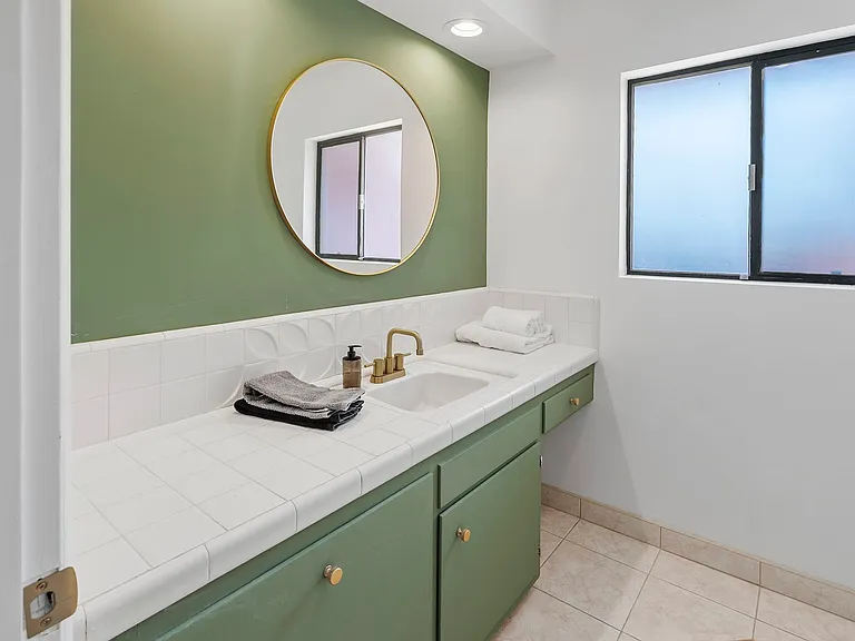 4260 S Cloverdale Ave — Photo 12